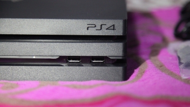 来自英国亚马逊的朋友，PS4 Pro飘洋过海来看你